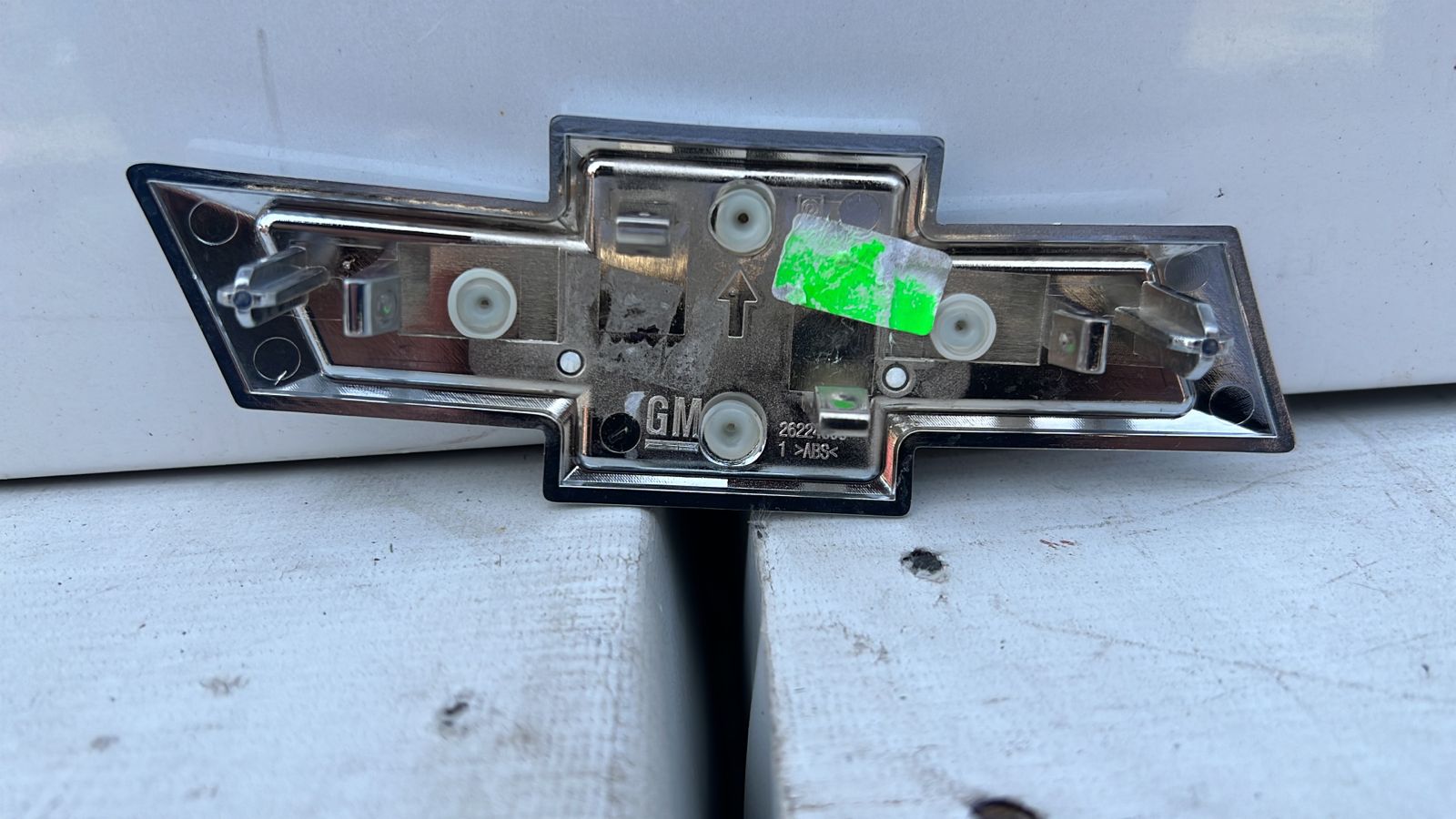 EMBLEMA MASCARA CHEVROLET ONIX RS (20-23) - Imagen 2