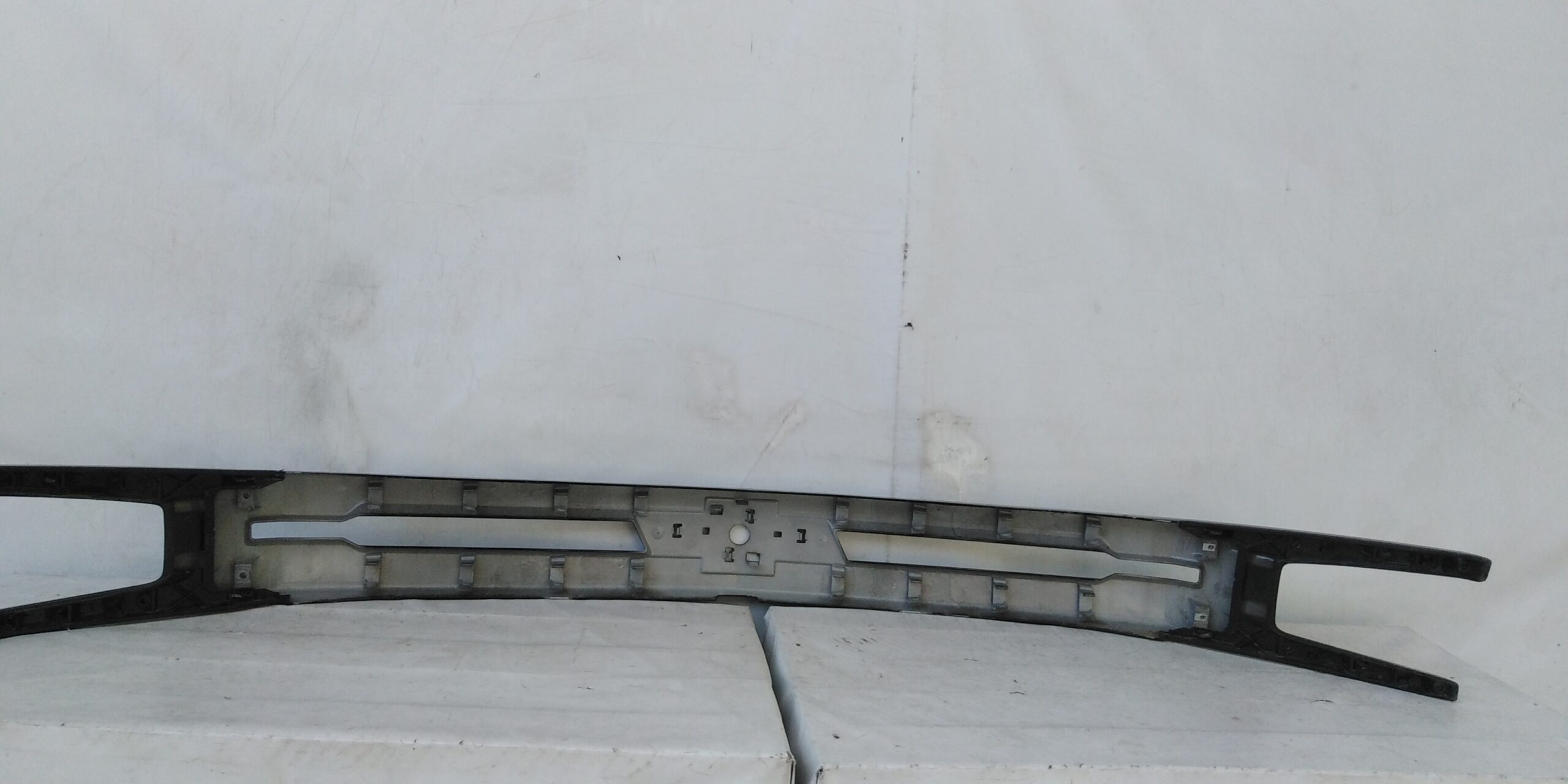 MOLDURA MASCARA CHEVROLET SILVERADO (20-21) - Imagen 3