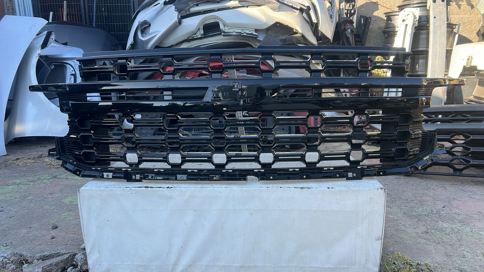 MASCARA CHEVROLET SILVERADO (23-24) - Imagen 2