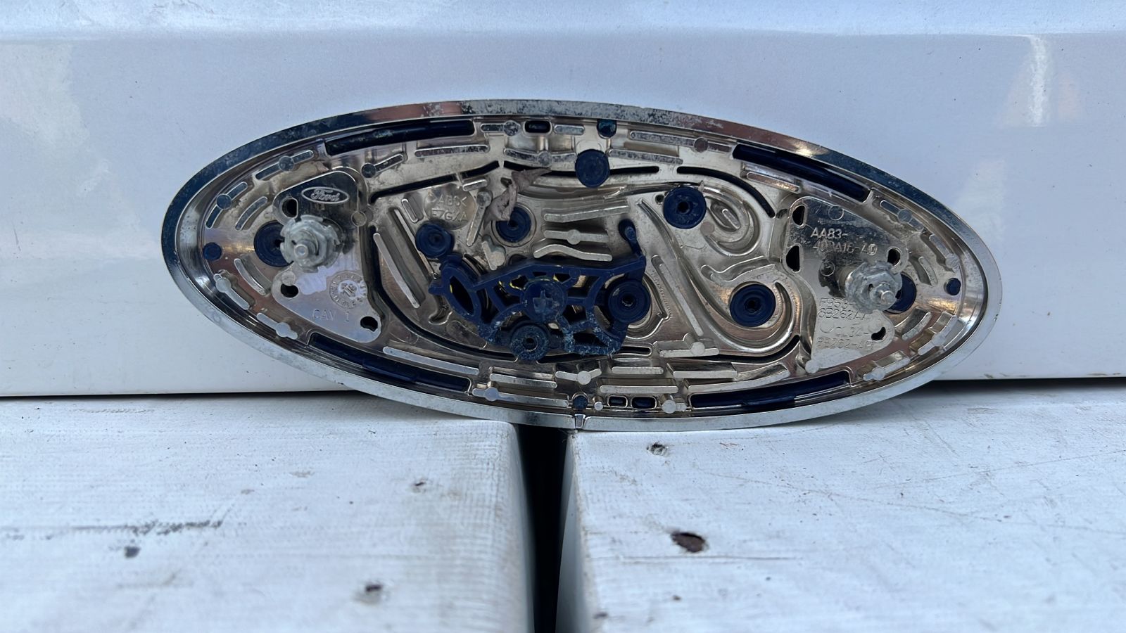 EMBLEMA MASCARA FORD F150 (13-17) - Imagen 2