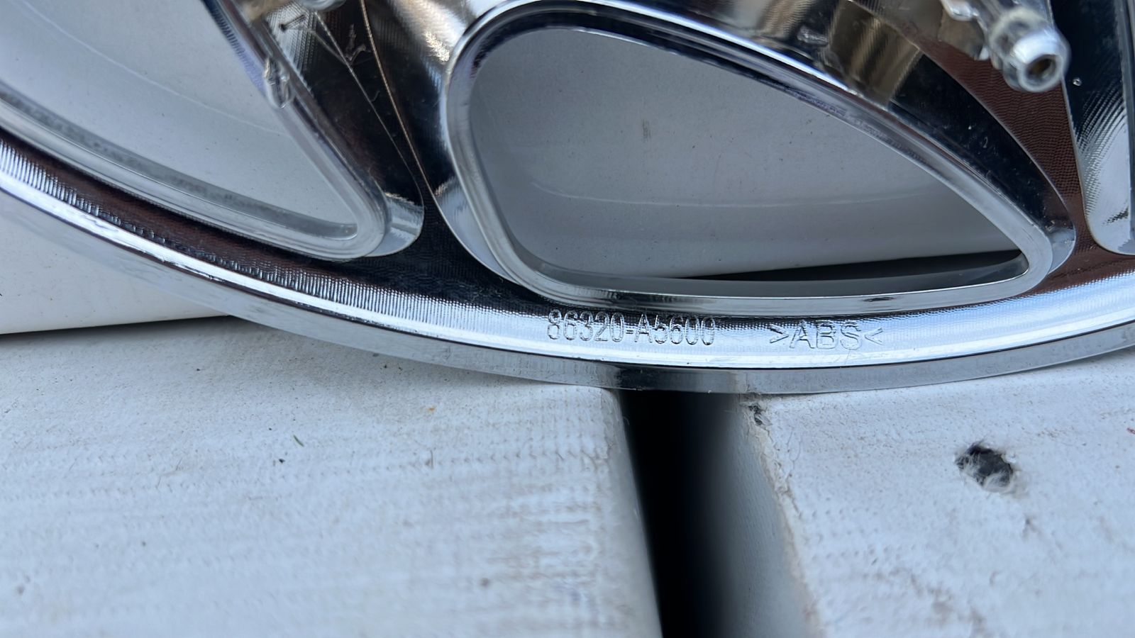 EMBLEMA MASCARA HYUNDAI I30 (16-17) - Imagen 3