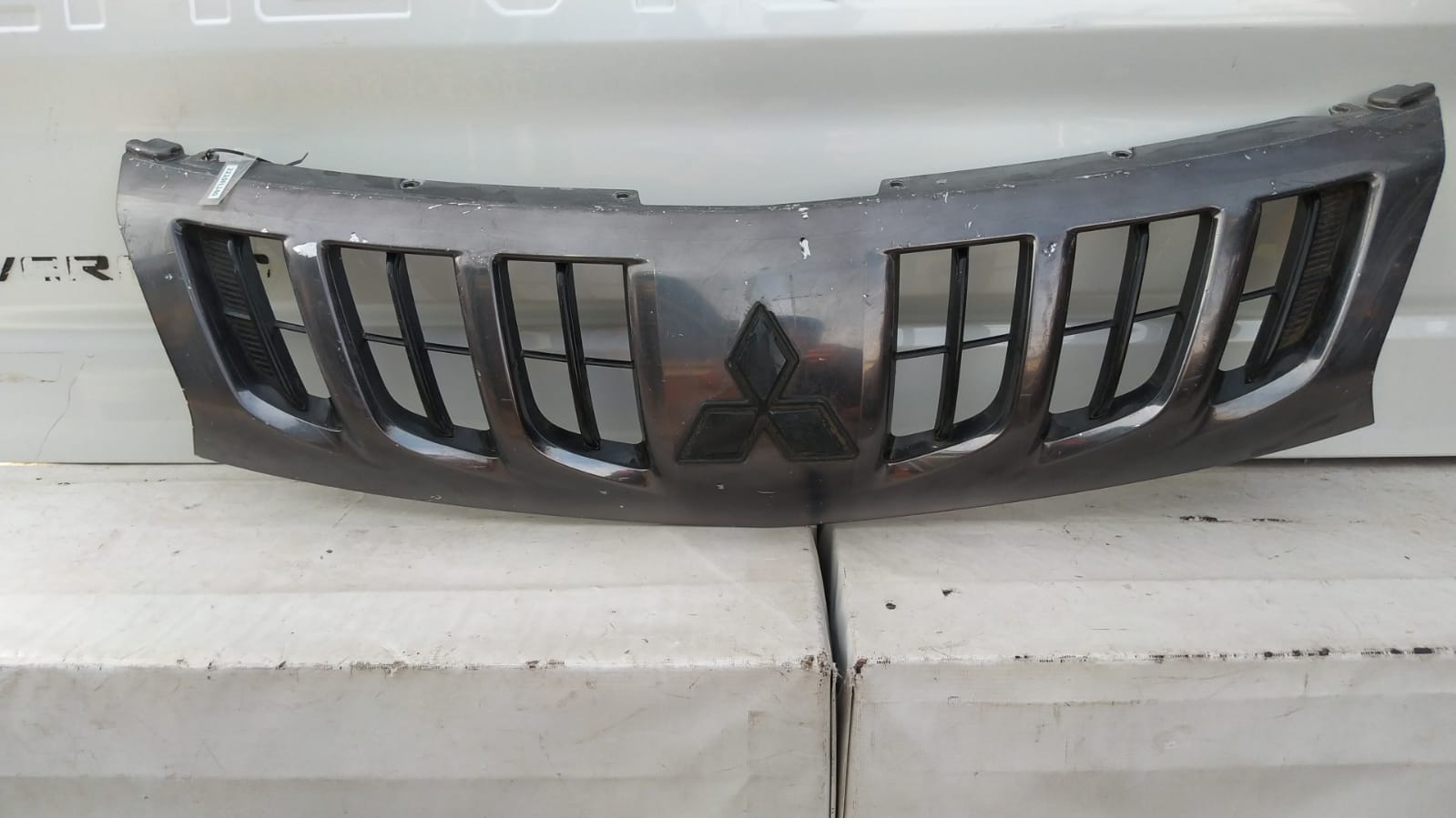 MASCARA MITSUBISHI L200 (15-19)