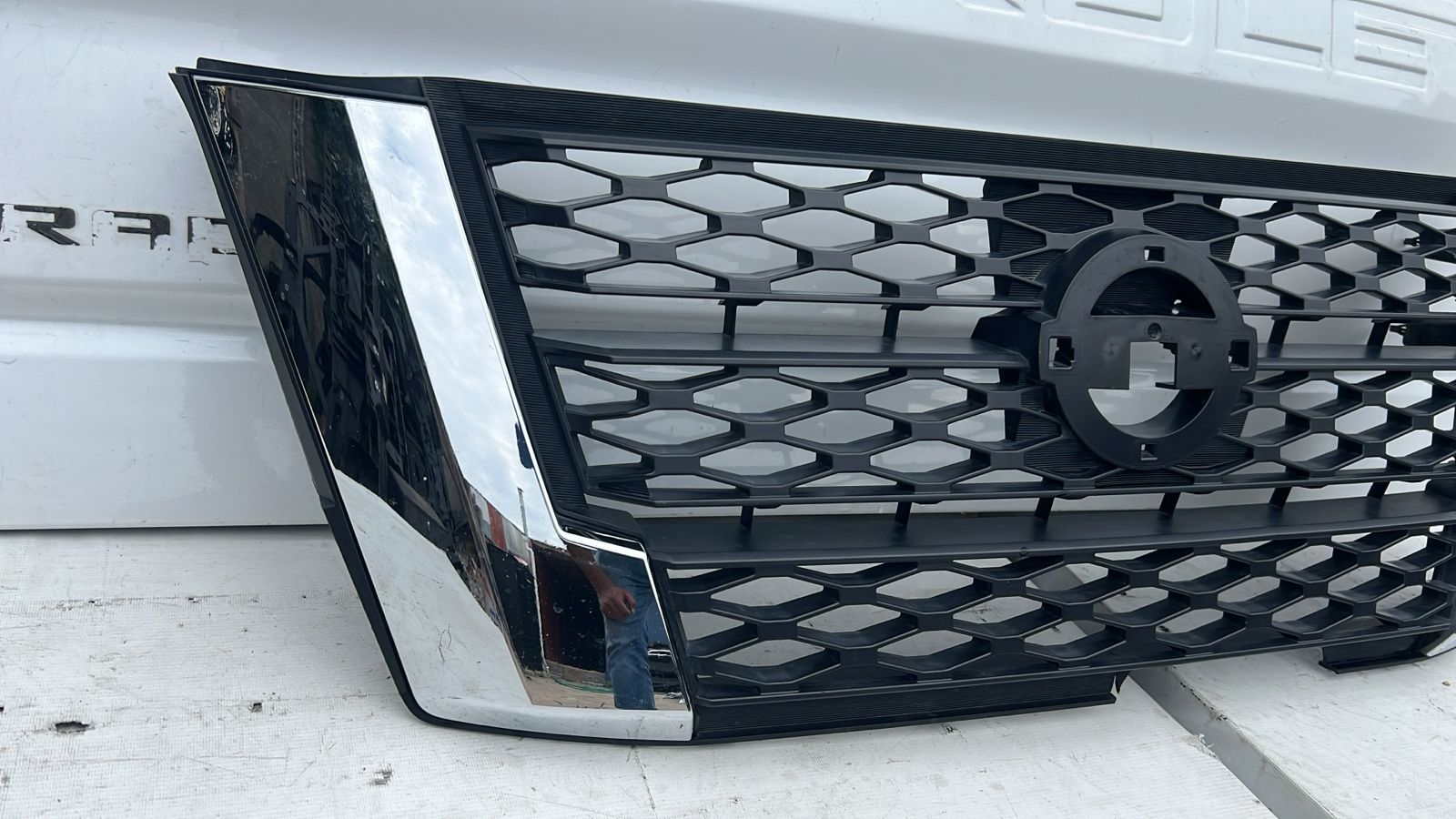 MASCARA NISSAN NAVARA (21-23) - Imagen 2