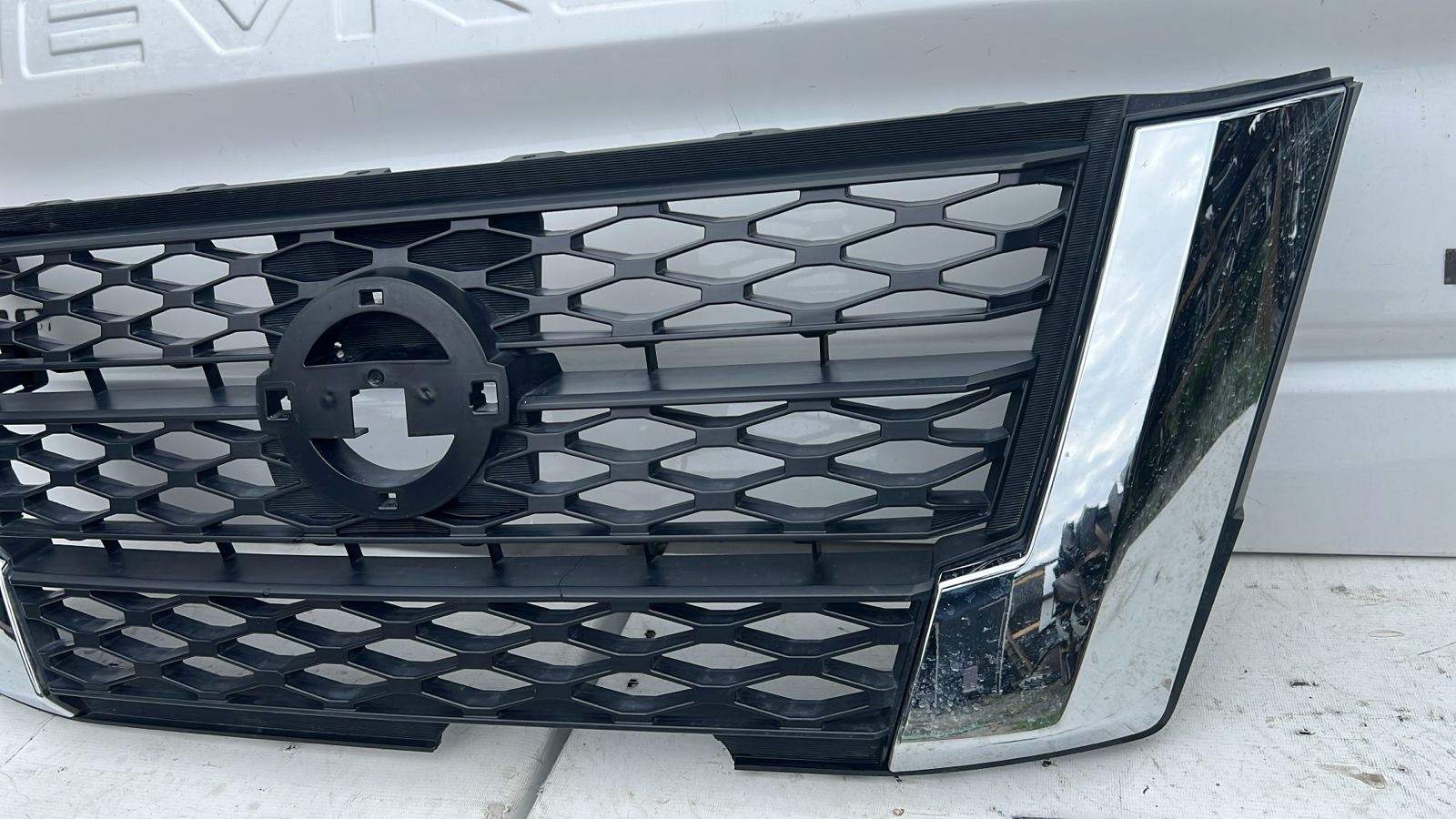 MASCARA NISSAN NAVARA (21-23) - Imagen 3