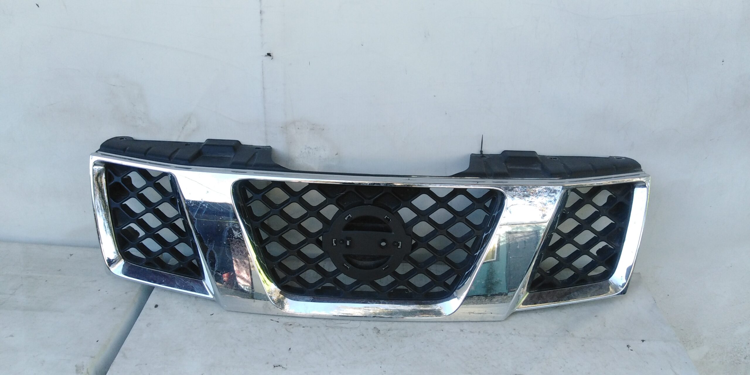 (ALTERNATIVA)MASCARA NISSAN NP300 (15-18)