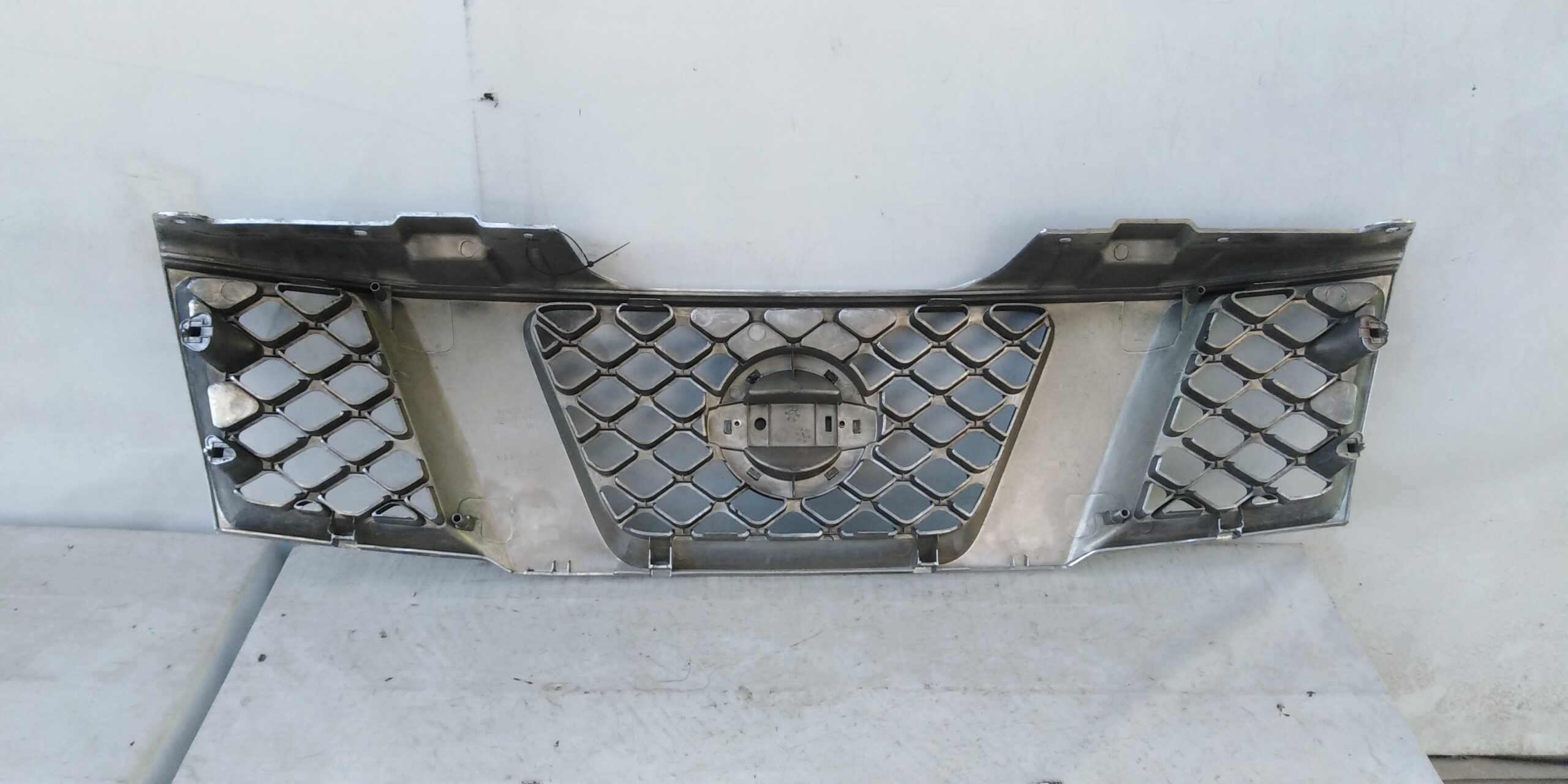 (ALTERNATIVA)MASCARA NISSAN NP300 (15-18) - Imagen 2