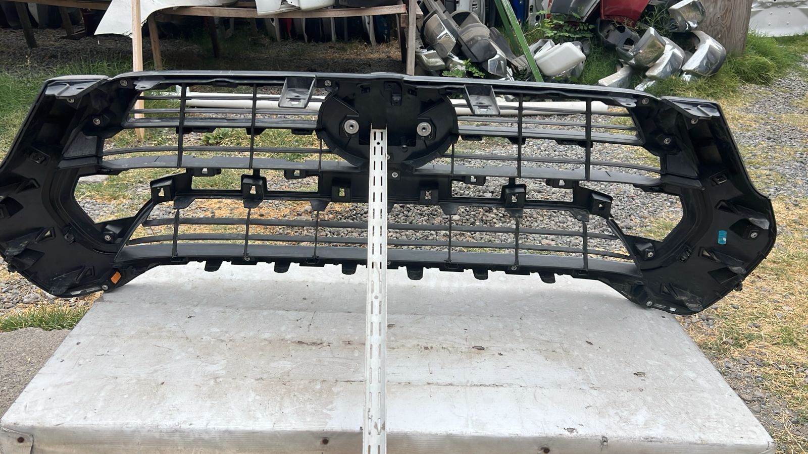 MASCARA TOYOTA HILUX (21-24) - Imagen 5