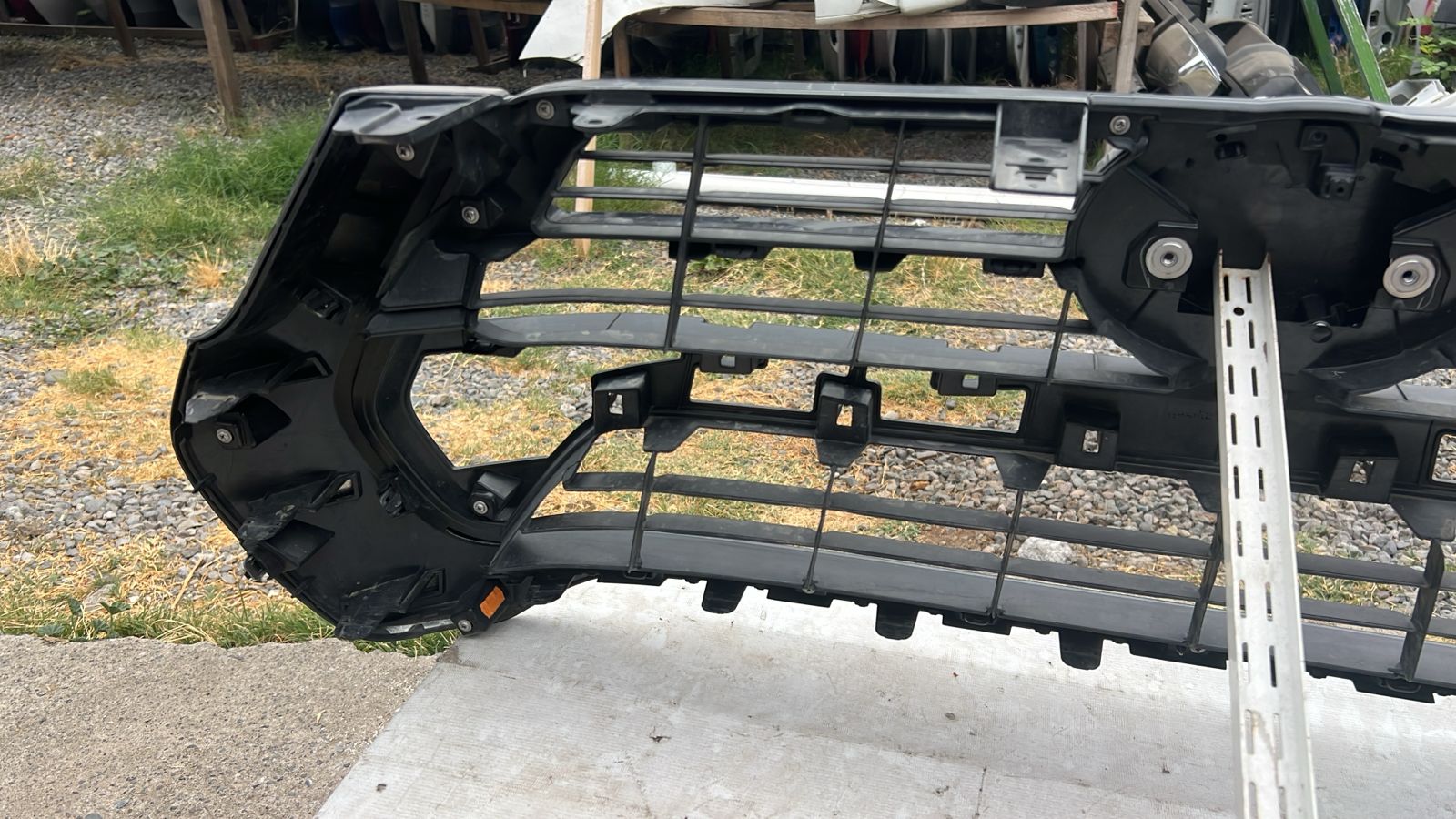 MASCARA TOYOTA HILUX (21-24) - Imagen 6