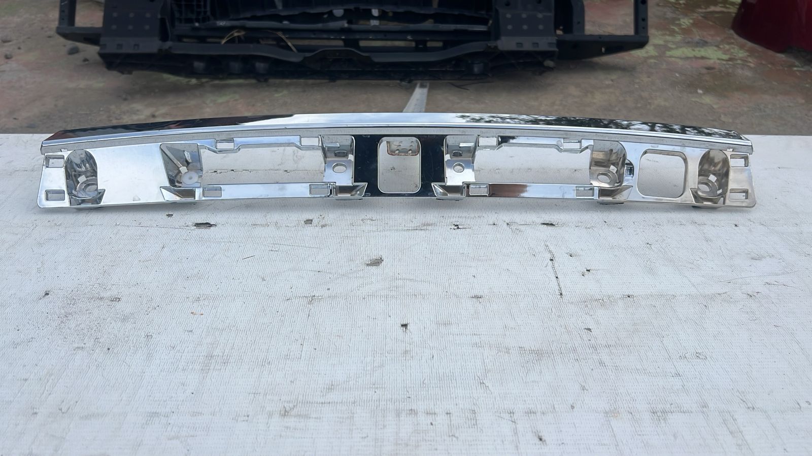 BISEL MALETA TOYOTA COROLLA (20-23)