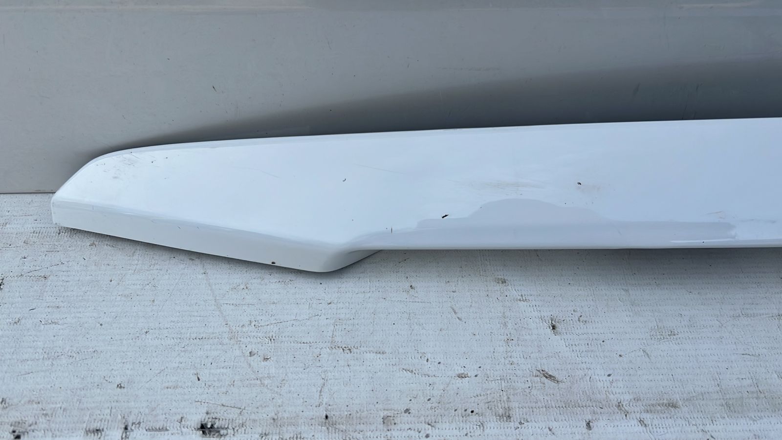 MOLDURA MALETA CHEVROLET SAIL (16-19) - Imagen 2