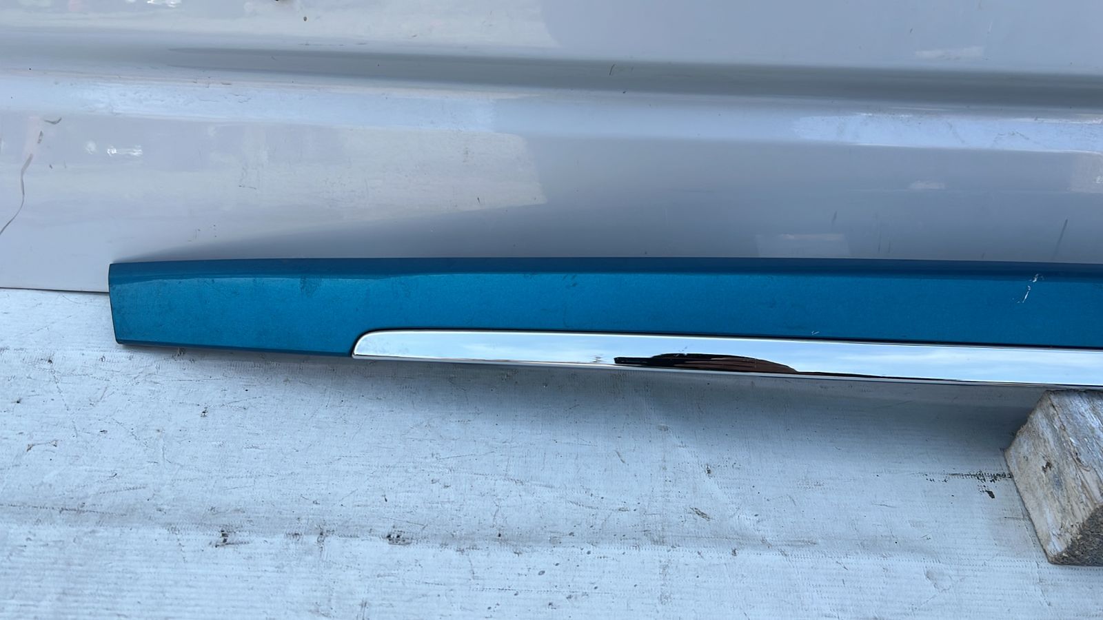 MOLDURA MALETA CHEVROLET SPARK SEDAN (18-21) - Imagen 2