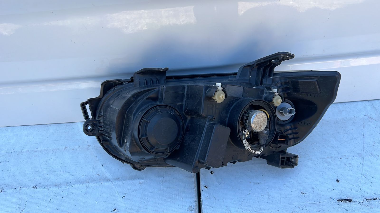 OPTICO DERECHO CHEVROLET SONIC (12-14) - Imagen 3