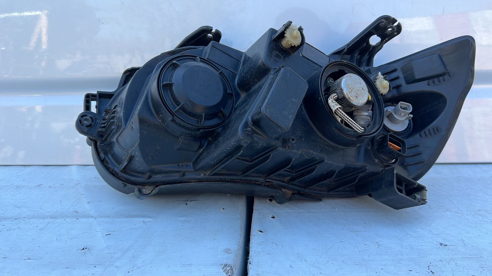 OPTICO DERECHO CHEVROLET SONIC (12-14) - Imagen 4