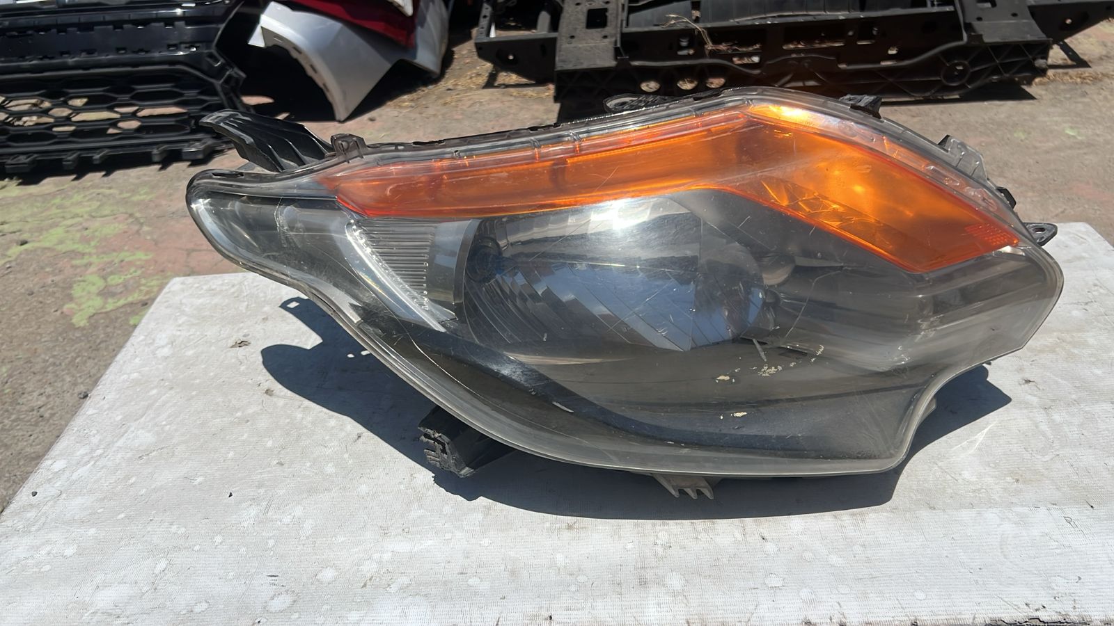 OPTICO DERECHO MITSUBISHI L200 (16-18)