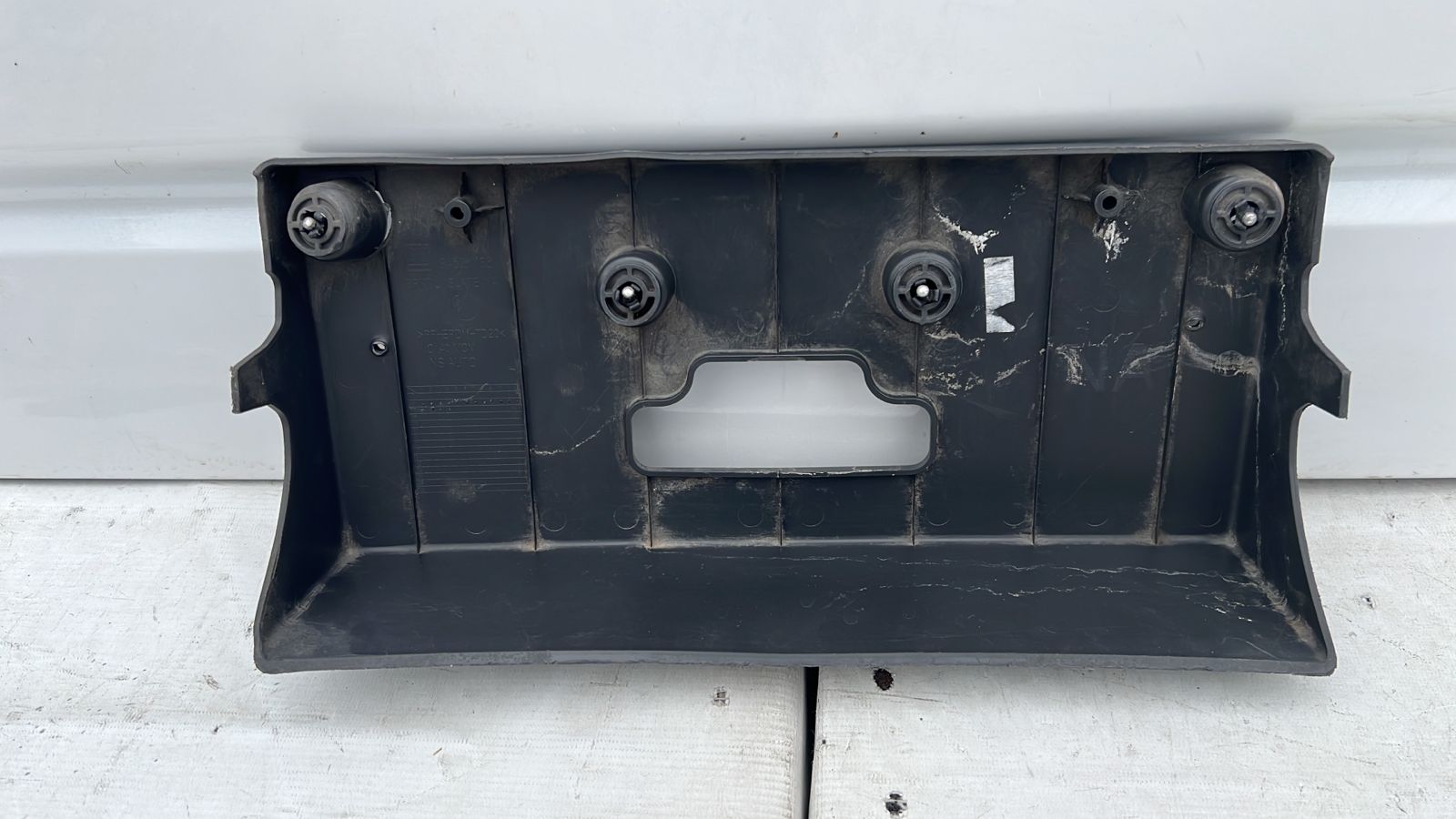 PORTA PATENTE PARACHOQUE DELANTERO CHEVROLET CAPTIVA (11-17) - Imagen 2