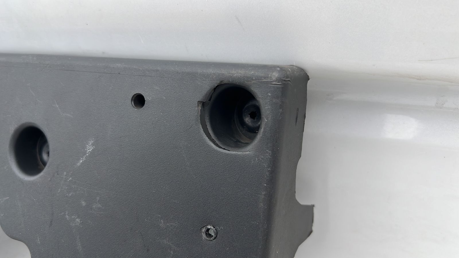 PORTA PATENTE PARACHOQUE DELANTERO CHEVROLET CAPTIVA (11-17) - Imagen 3