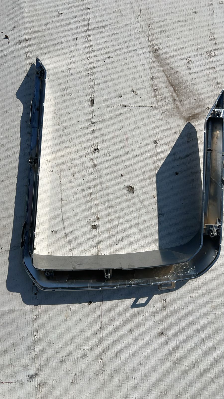 MOLDURA DERECHA PARACHOQUE DELANTERO CHEVROLET CAPTIVA (19-23) - Imagen 3