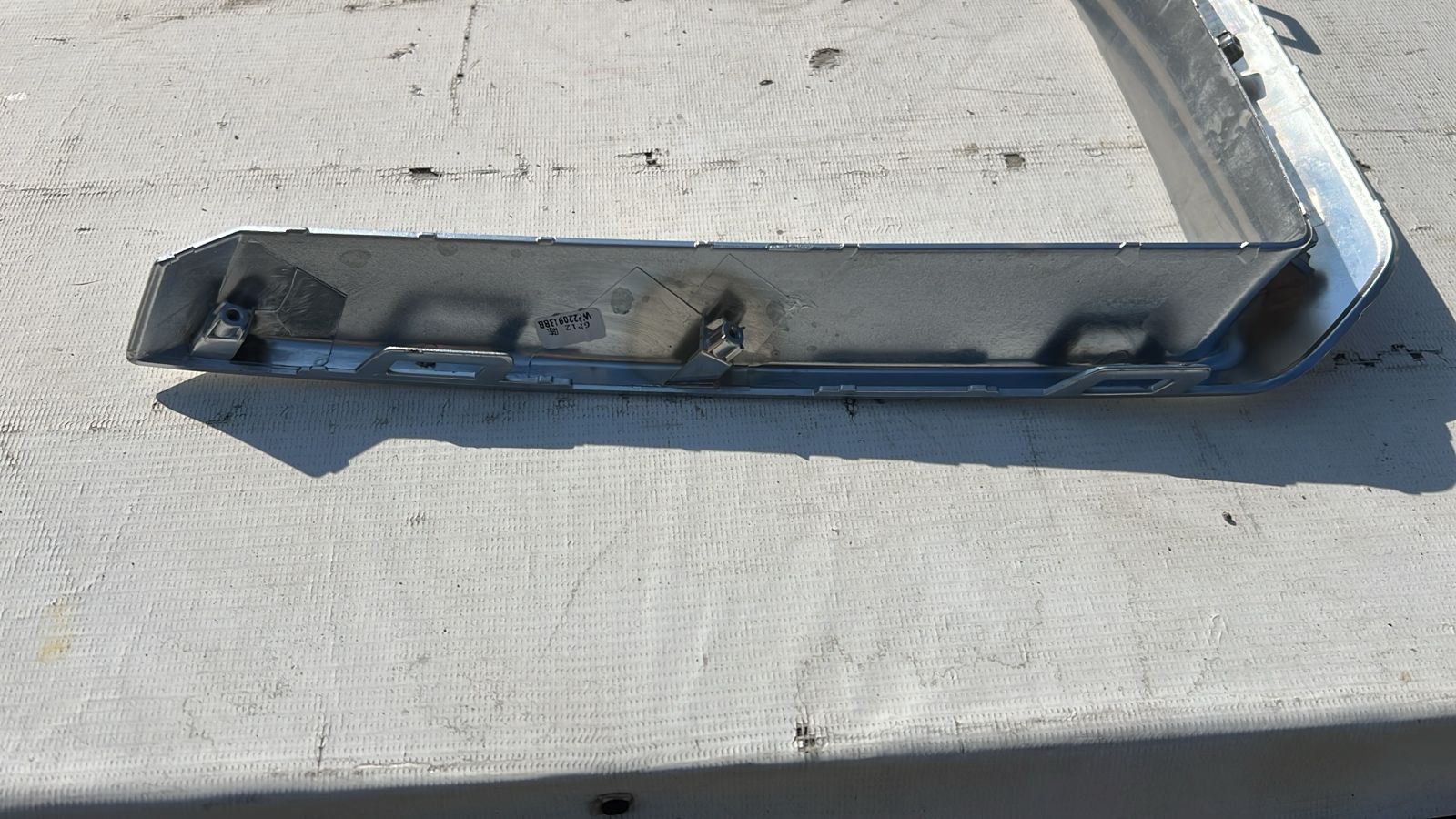 MOLDURA DERECHA PARACHOQUE DELANTERO CHEVROLET CAPTIVA (19-23) - Imagen 6