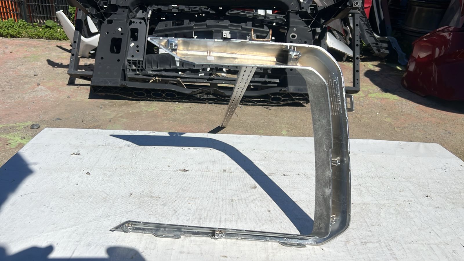 MOLDURA DERECHA PARACHOQUE DELANTERO CHEVROLET CAPTIVA (19-23) - Imagen 2