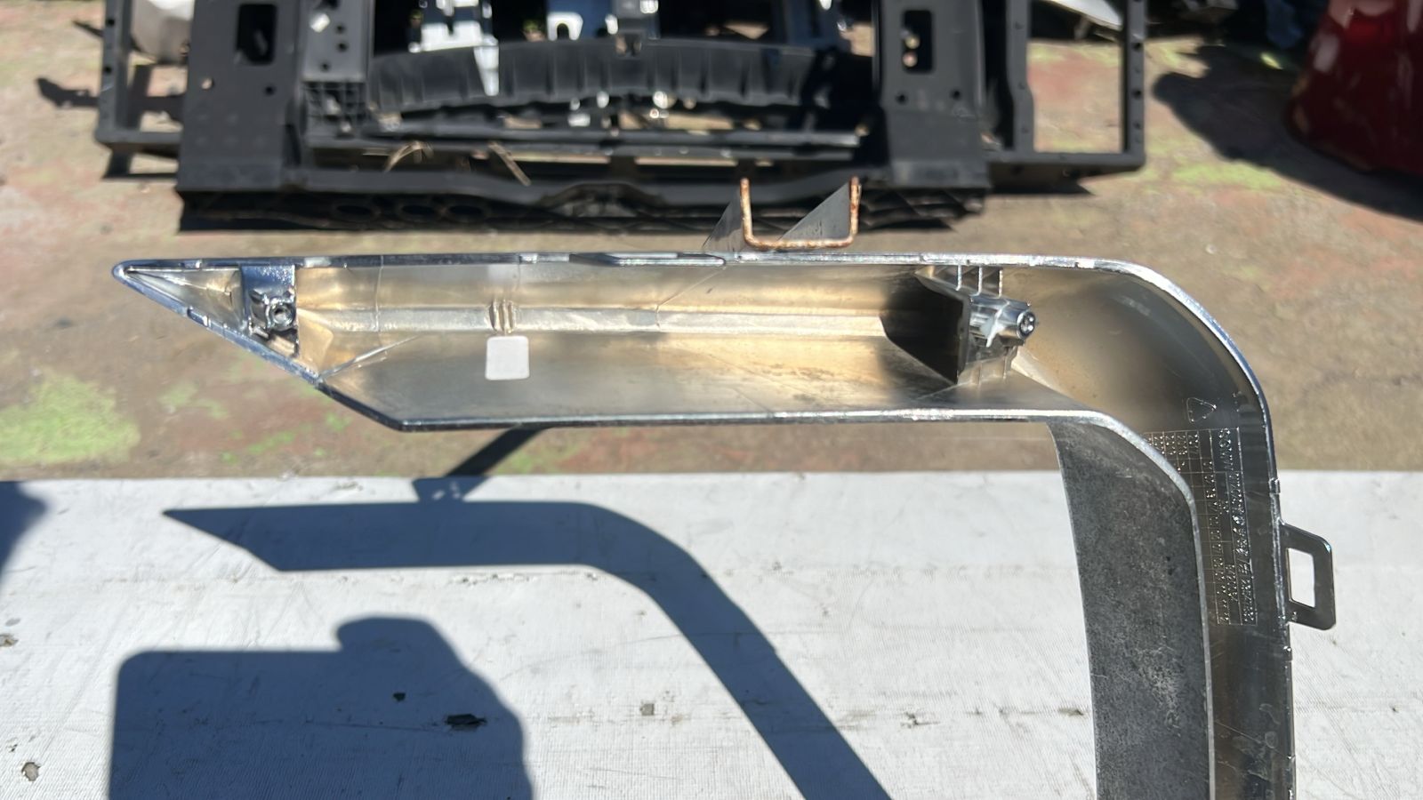 MOLDURA DERECHA PARACHOQUE DELANTERO CHEVROLET CAPTIVA (19-23) - Imagen 3