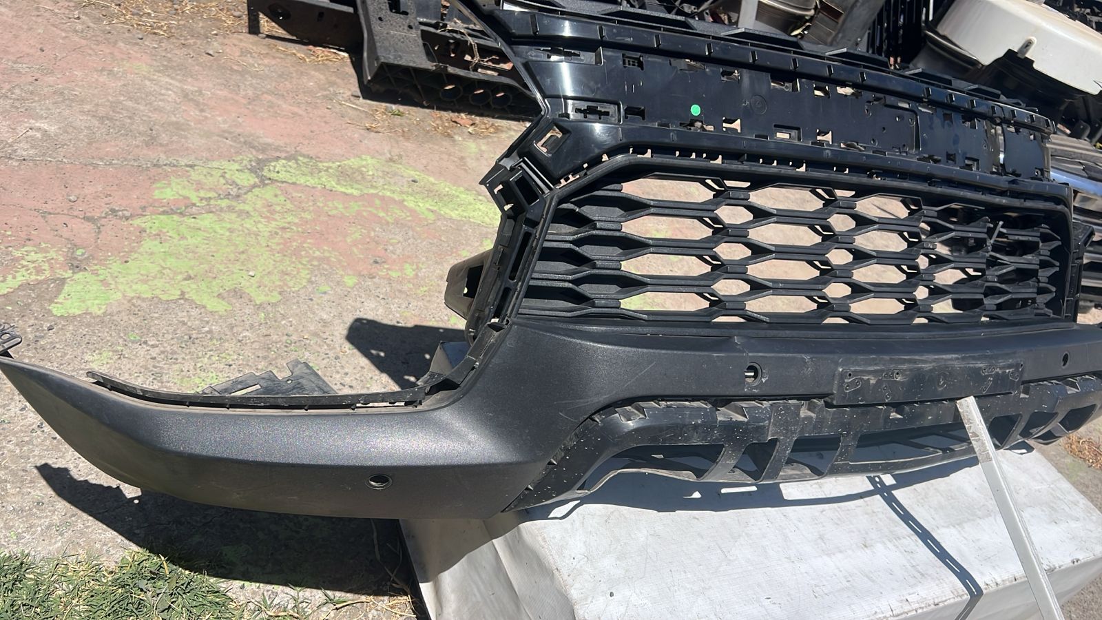 PARACHOQUE DELANTERO CHEVROLET COLORADO (22-23) - Imagen 2