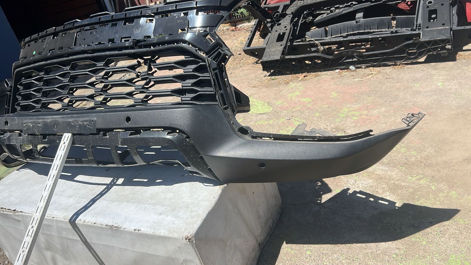 PARACHOQUE DELANTERO CHEVROLET COLORADO (22-23) - Imagen 3