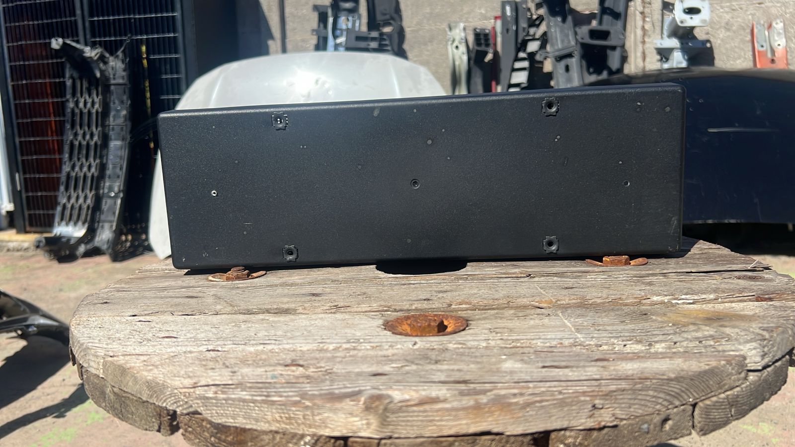 PORTA PATENTE PARACHOQUE DELANTERO MAXUS T60 (22-24)