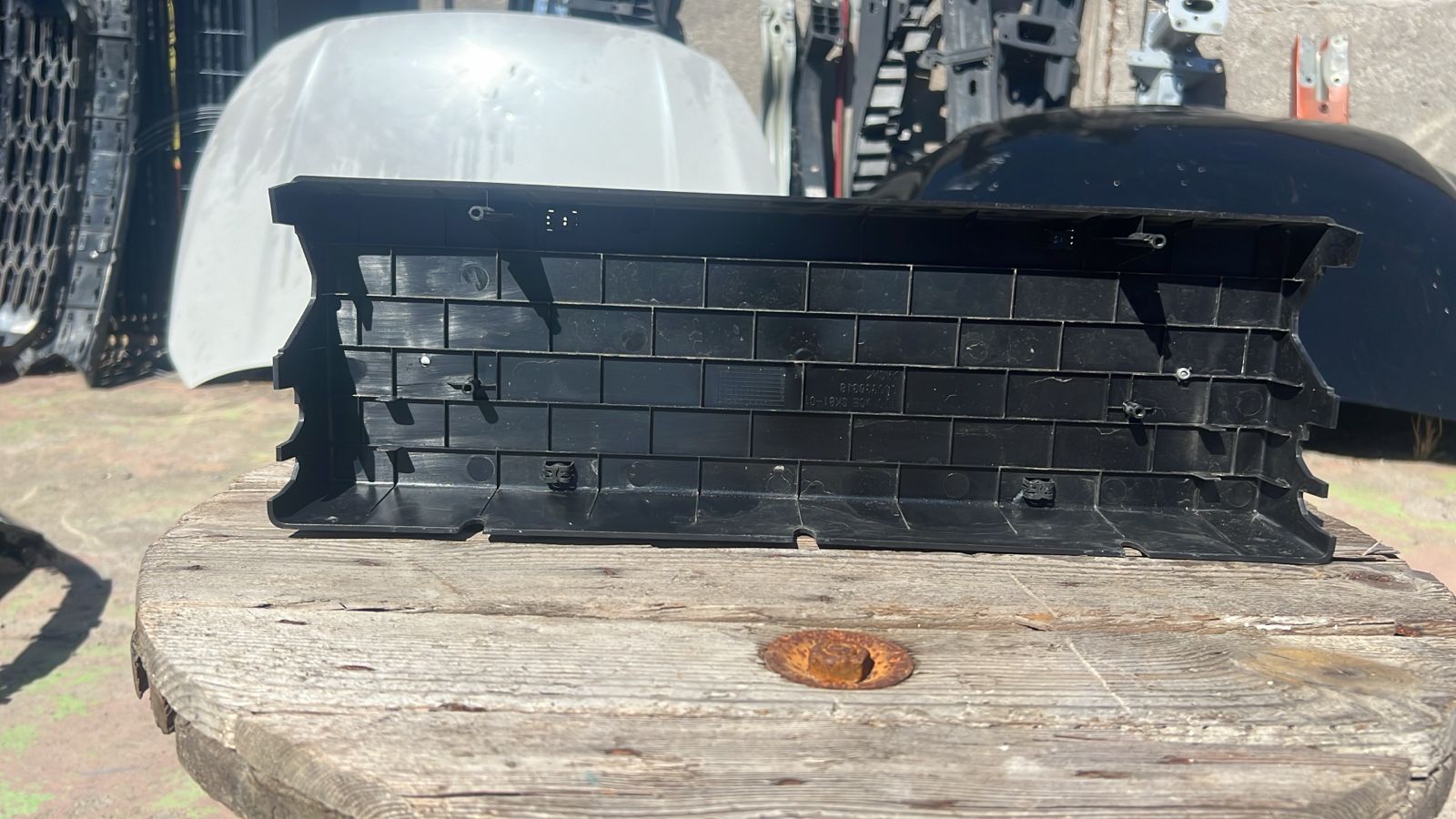 PORTA PATENTE PARACHOQUE DELANTERO MAXUS T60 (22-24) - Imagen 2