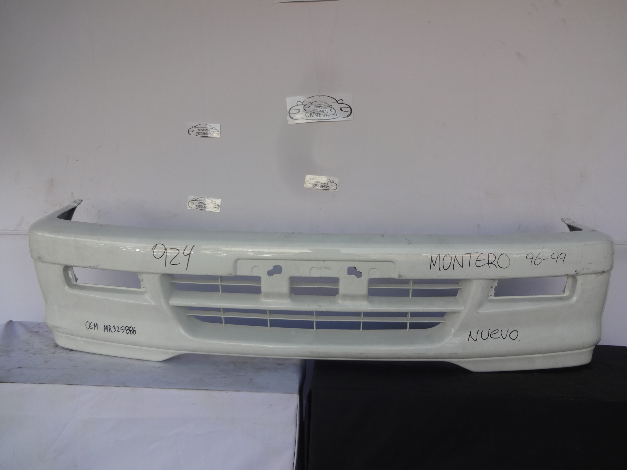 PARACHOQUE DELANTERO MITSUBISHI MONTERO (97-99)