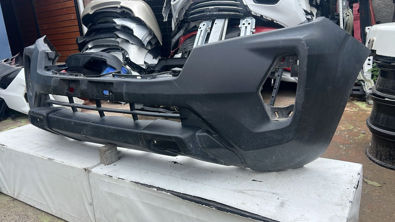 PARACHOQUE DELANTERO NISSAN NAVARA (21-23) - Imagen 3