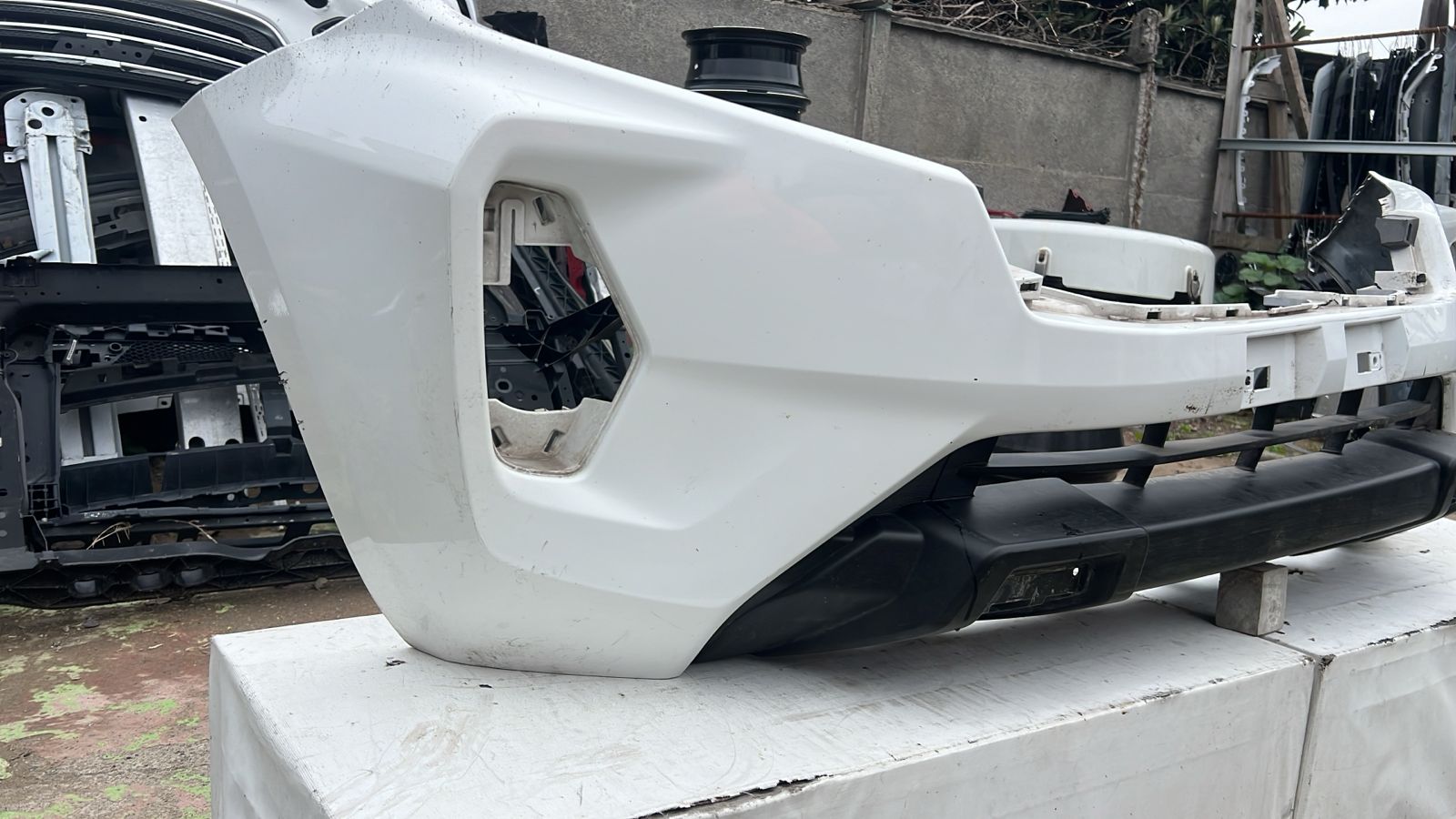 PARACHOQUE DELANTERO NISSAN NAVARA (21-23) - Imagen 2