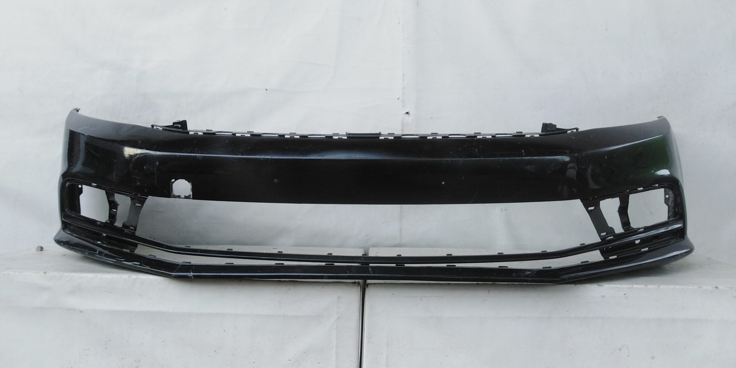 PARACHOQUE DELANTERO VOLKSWAGEN JETTA (14-16)