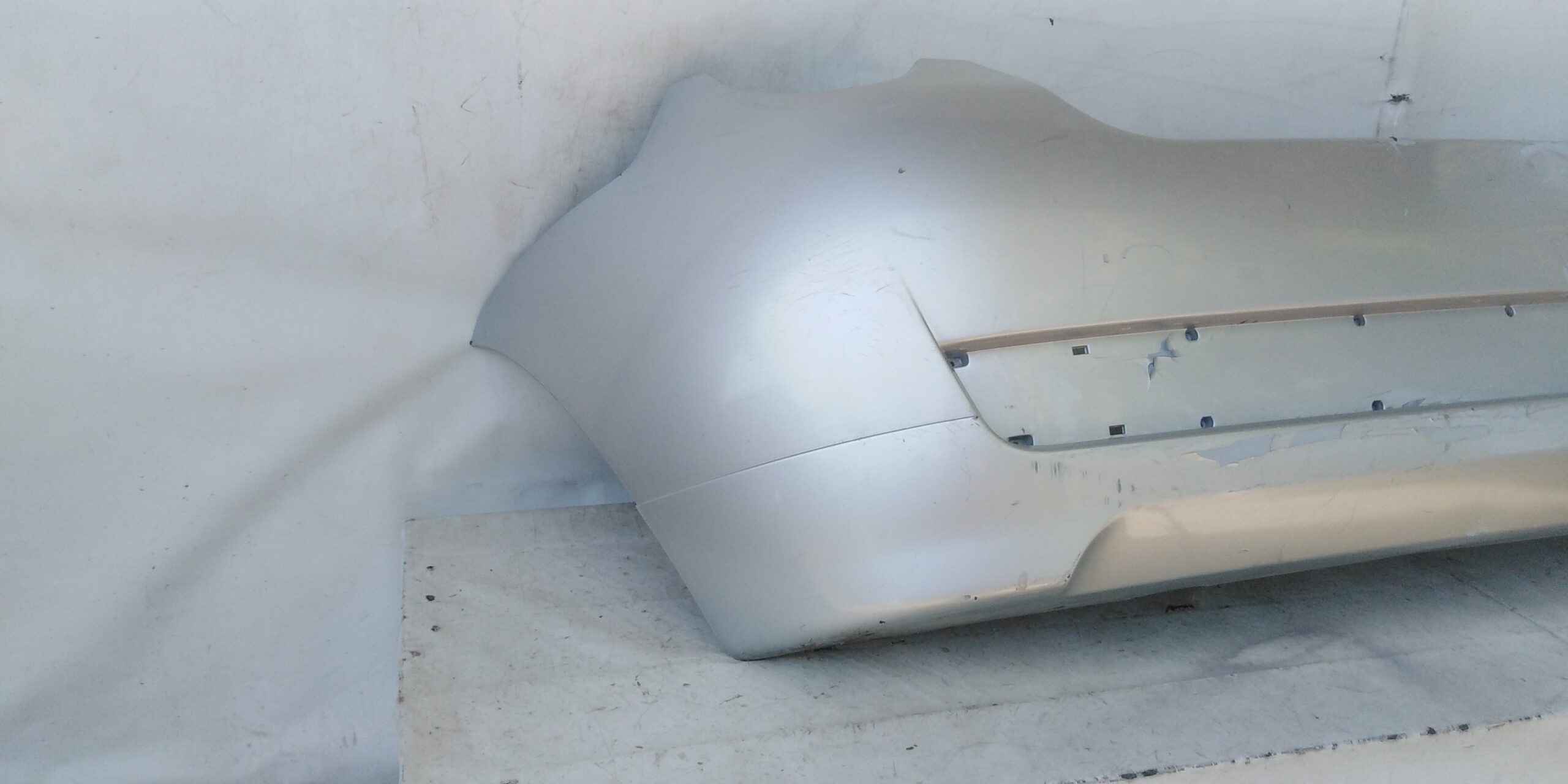 PARACHOQUE TRASERO CHEVROLET AVEO SPORT (09-16) - Imagen 2