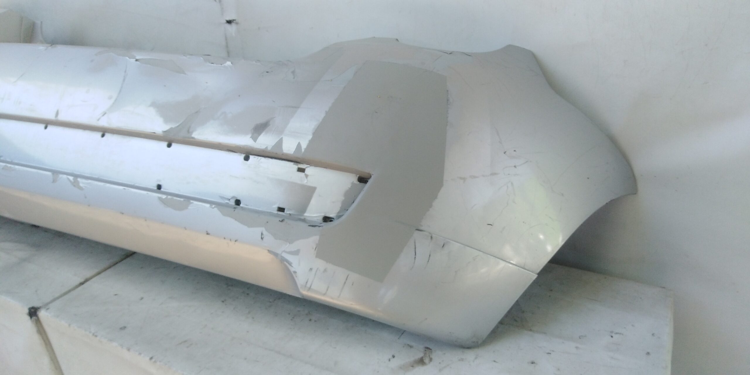 PARACHOQUE TRASERO CHEVROLET AVEO SPORT (09-16) - Imagen 3