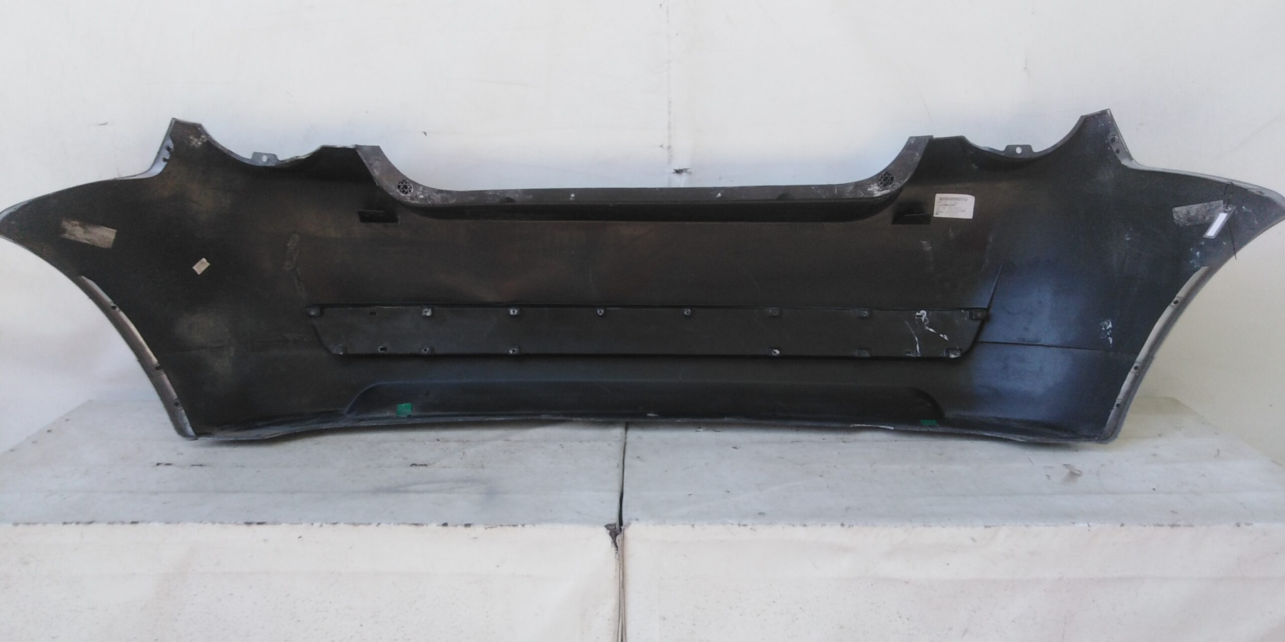 PARACHOQUE TRASERO CHEVROLET AVEO SPORT (09-16) - Imagen 4