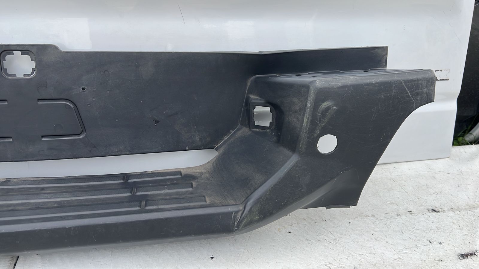 MOLDURA PARACHOQUE TRASERO CHEVROLET COLORADO (18-23) - Imagen 3