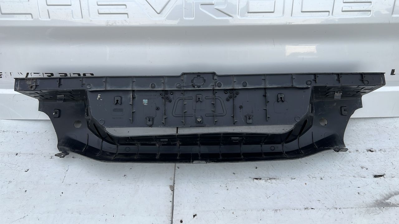 MOLDURA PARACHOQUE TRASERO CHEVROLET COLORADO (18-21) - Imagen 3