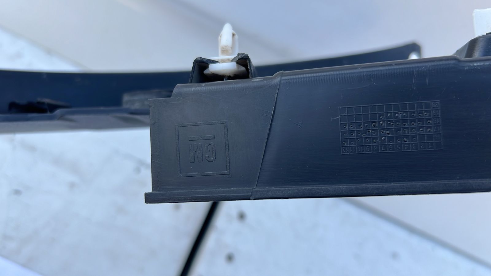 MOLDURA CORNER IZQUIERDO PARACHOQUE TRASERO CHEVROLET COLORADO (18-23) - Imagen 4