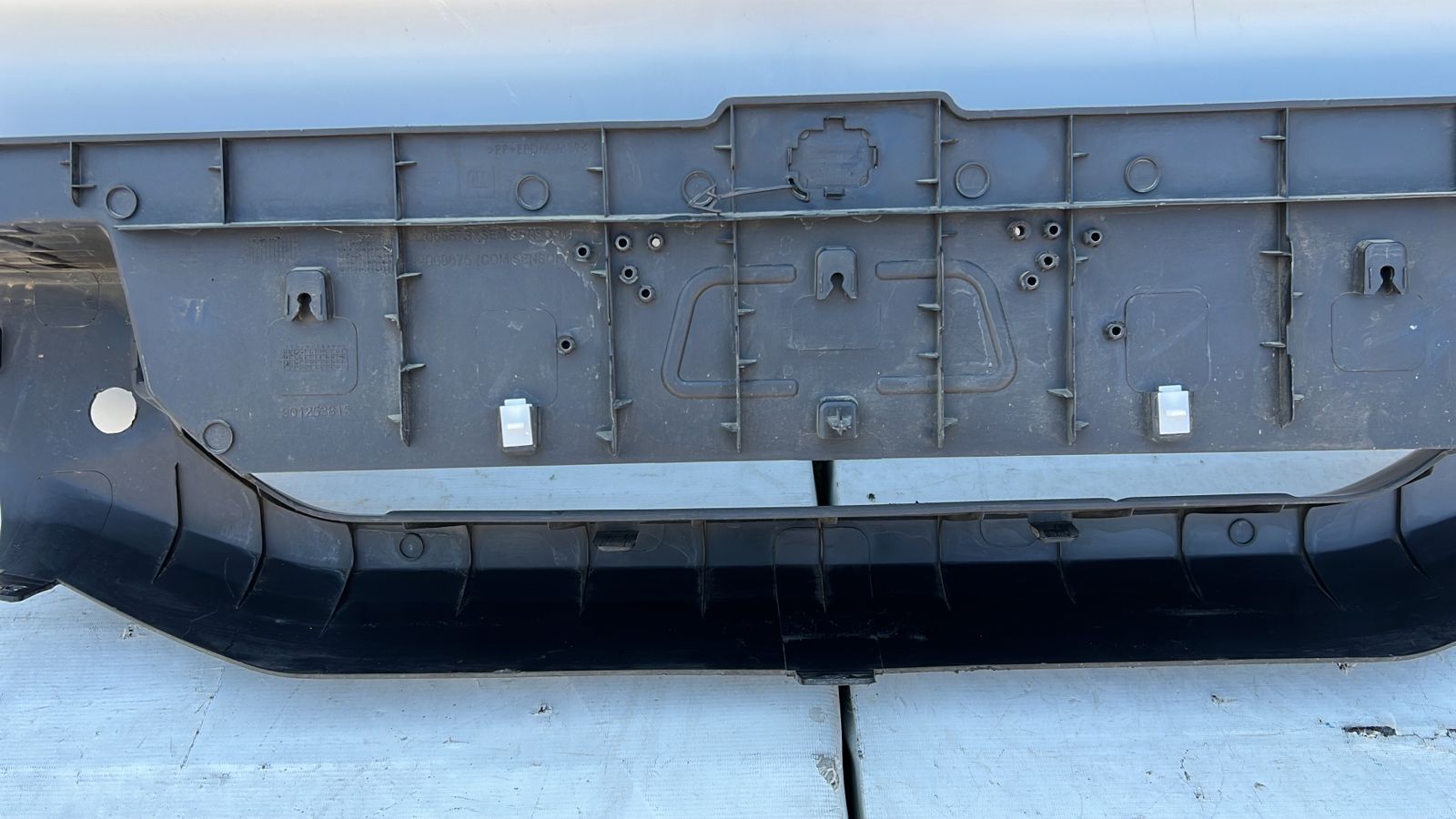 MOLDURA PARACHOQUE TRASERO CHEVROLET COLORADO (18-23) - Imagen 8