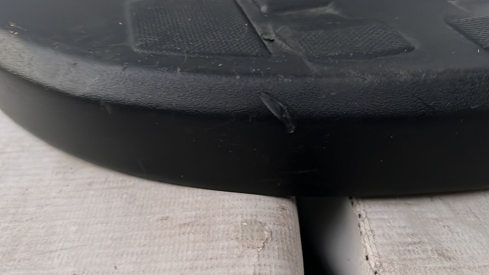 MOLDURA CORNER IZQUIERDO PARACHOQUE TRASERO CHEVROLET COLORADO (18-23) - Imagen 2