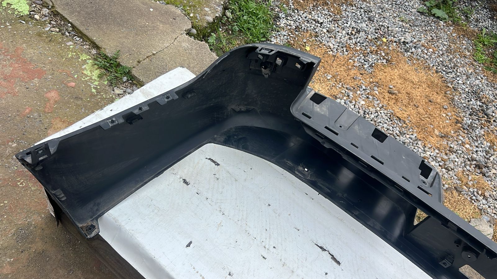 PARACHOQUE TRASERO CHEVROLET MONTANA (23-25) - Imagen 8