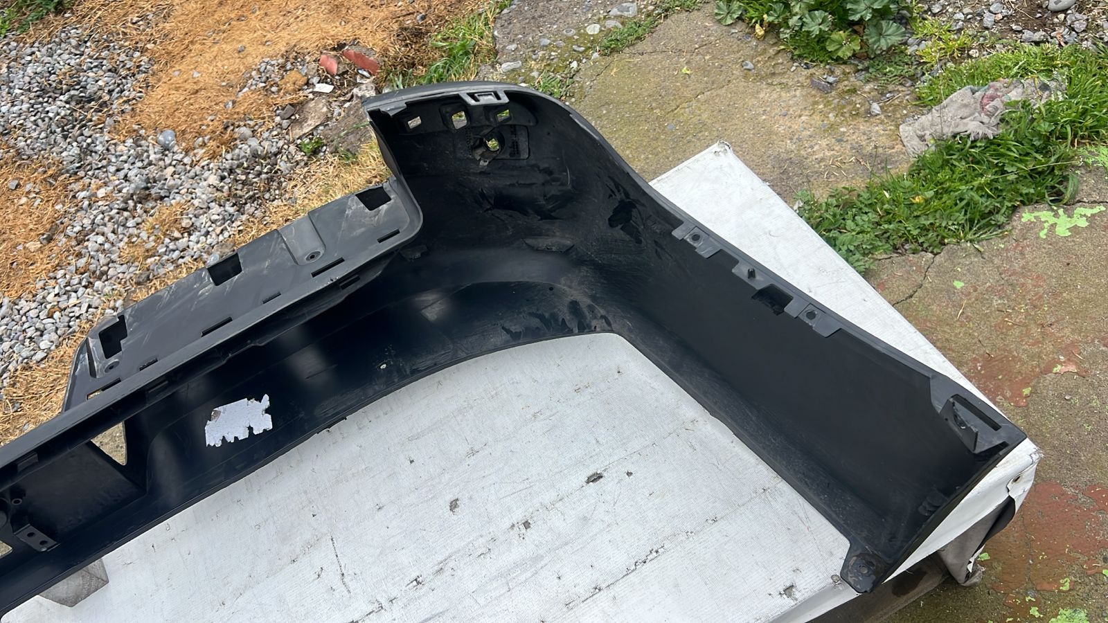 PARACHOQUE TRASERO CHEVROLET MONTANA (23-25) - Imagen 9