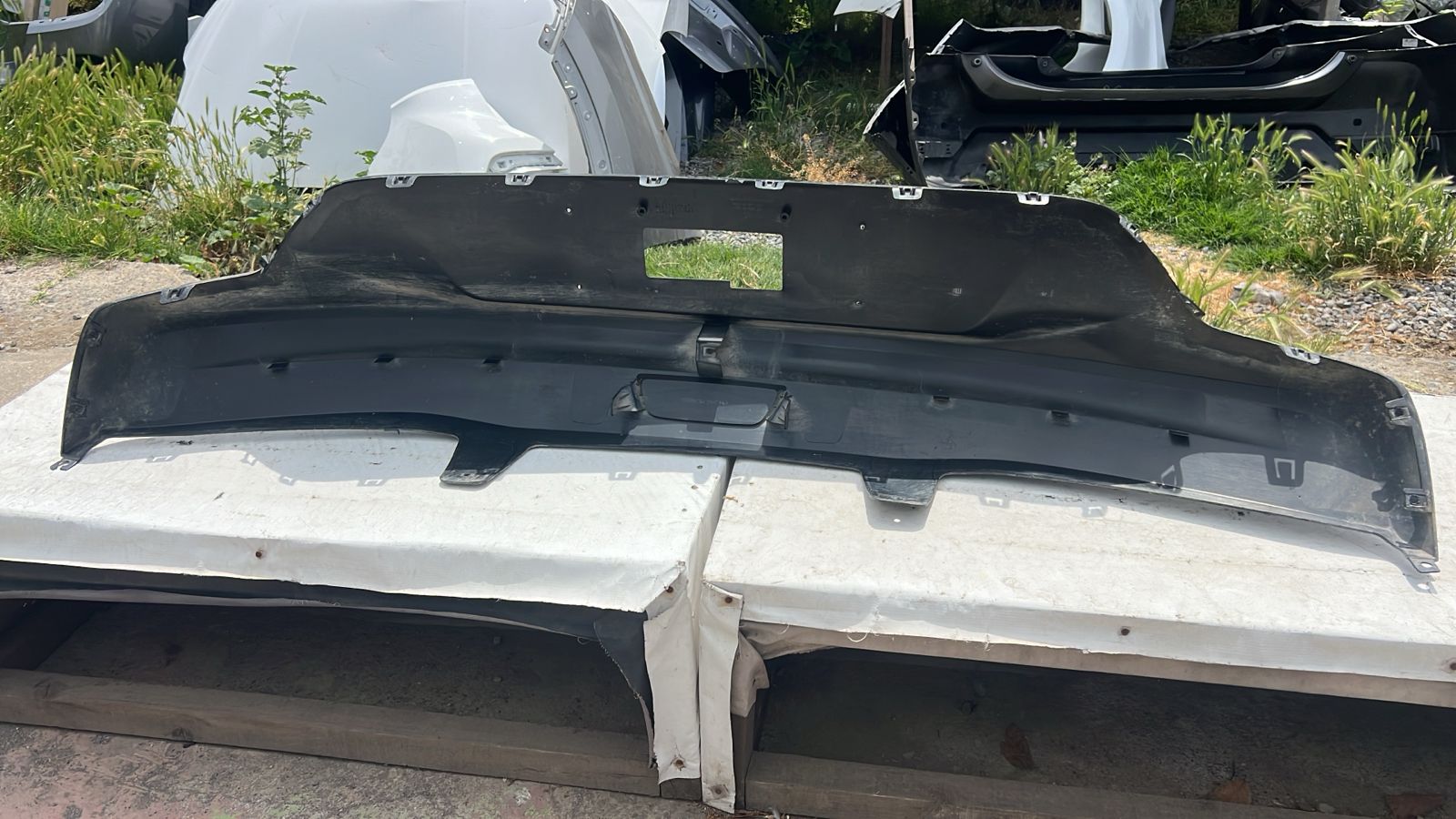 SPOILER PARACHOQUE TRASERO CHEVROLET ONIX SEDAN (20-23) - Imagen 4