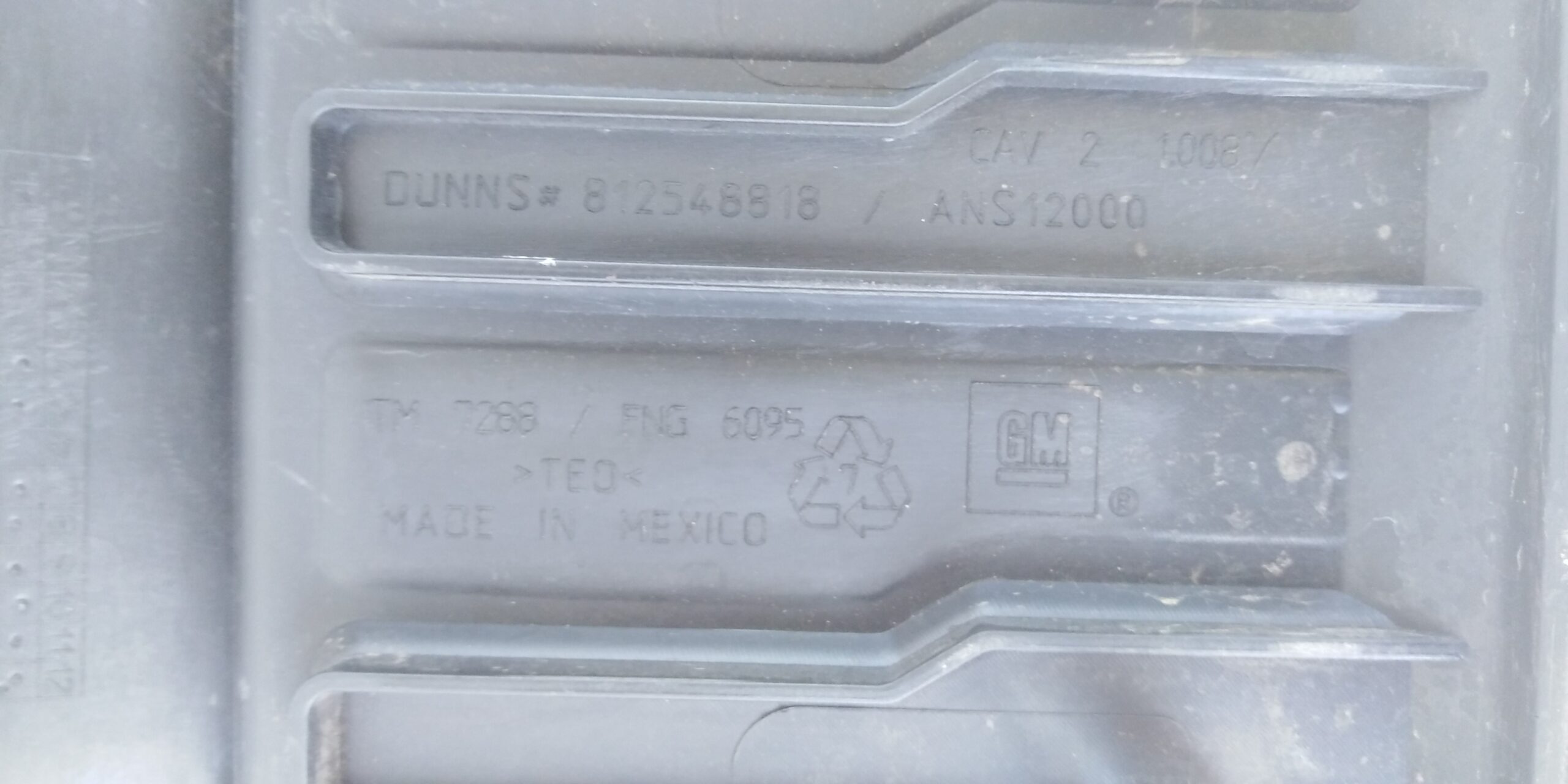 MOLDURA PARACHOQUE TRASERO CHEVROLET SILVERADO (19-21) - Imagen 3