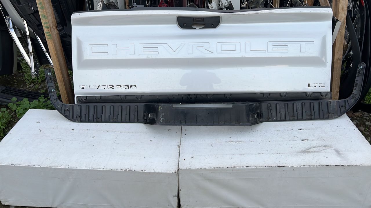 MOLDURA PARACHOQUE TRASERO CHEVROLET SILVERADO (19-21) - Imagen 4