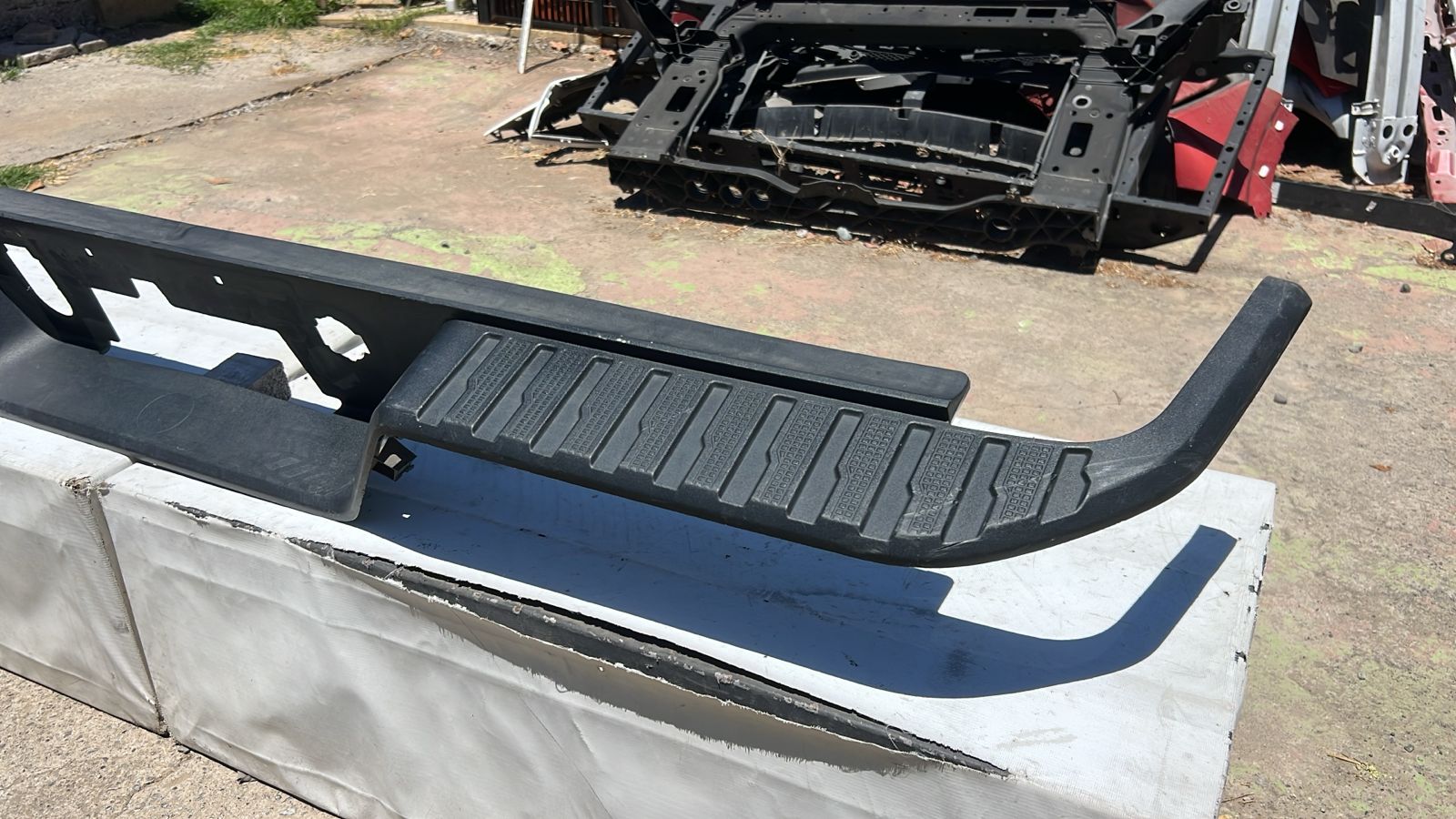 MOLDURA PARACHOQUE TRASERO CHEVROLET SILVERADO (19-21) - Imagen 4