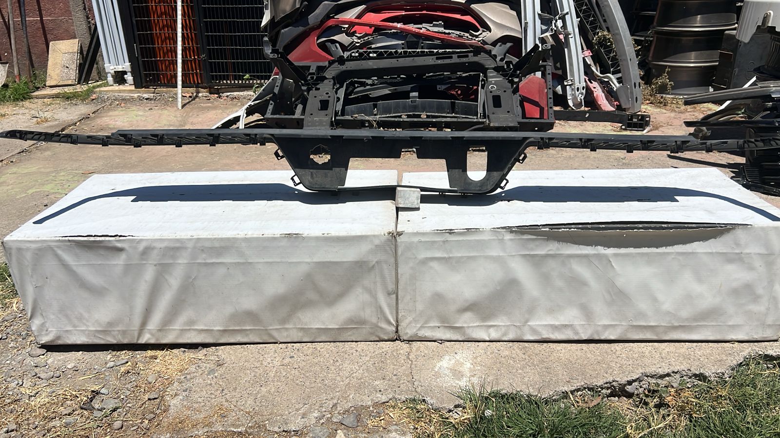 MOLDURA PARACHOQUE TRASERO CHEVROLET SILVERADO (19-21) - Imagen 5