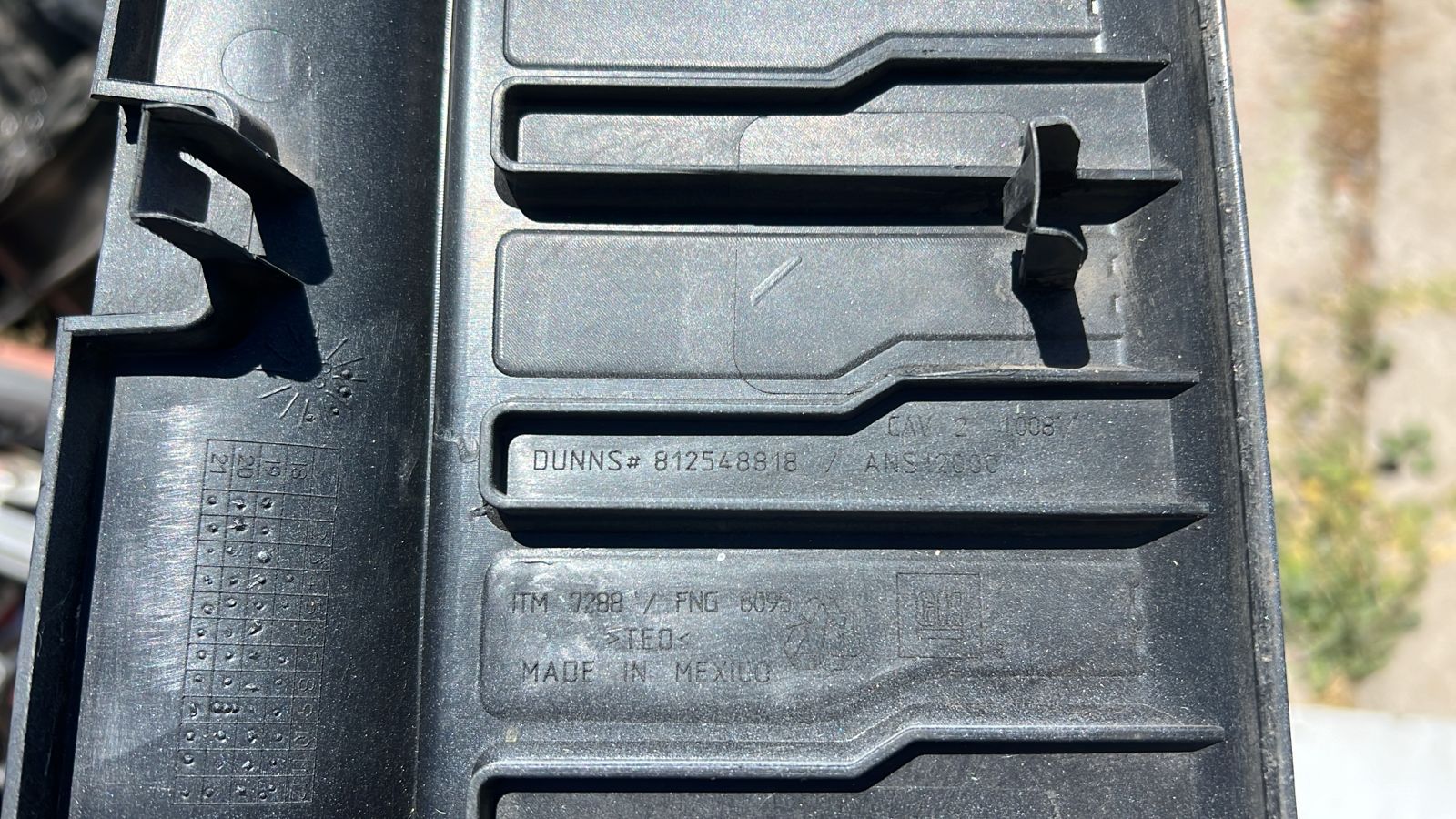 MOLDURA PARACHOQUE TRASERO CHEVROLET SILVERADO (19-21) - Imagen 6