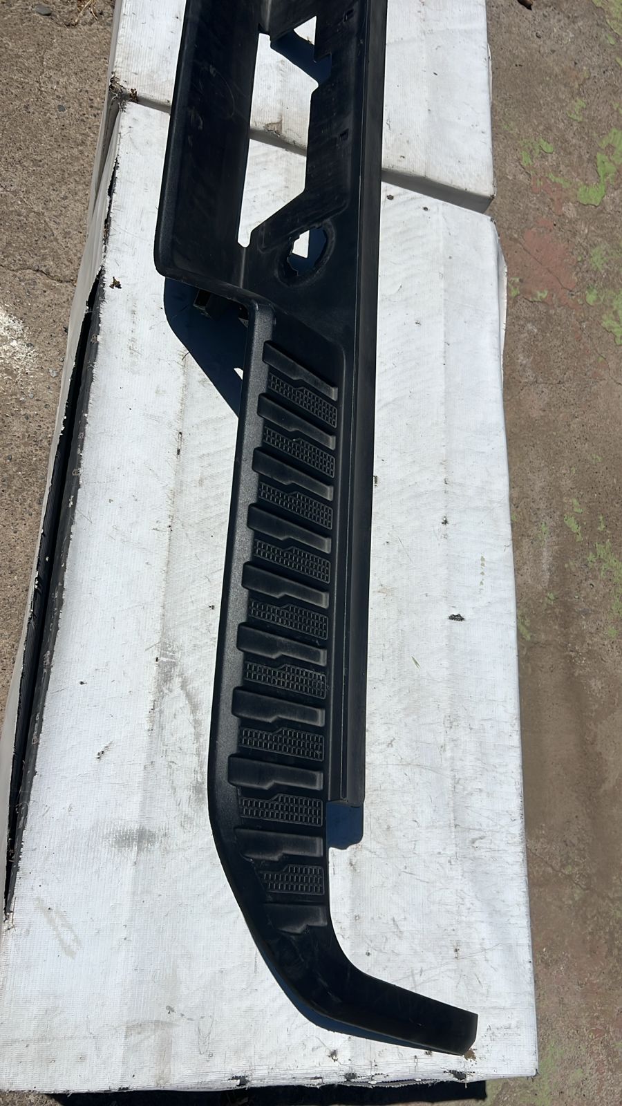 MOLDURA PARACHOQUE TRASERO CHEVROLET SILVERADO (19-21) - Imagen 5