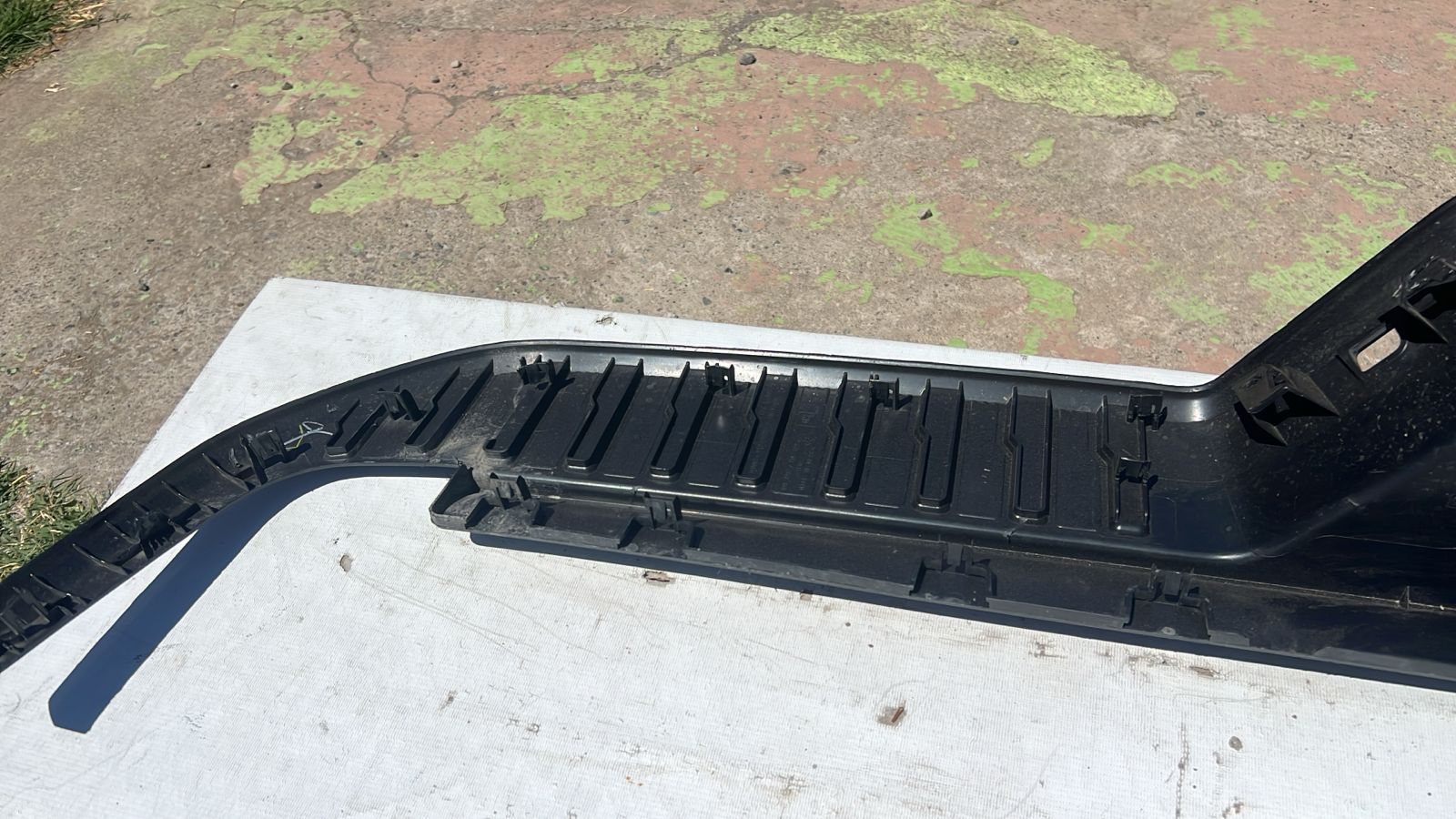 MOLDURA PARACHOQUE TRASERO CHEVROLET SILVERADO (19-21) - Imagen 7